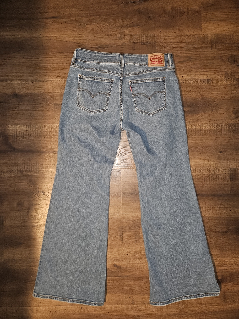 Levi's Light Blue Wide-Leg Superlow Women's Jeans - Picture 5 of 9